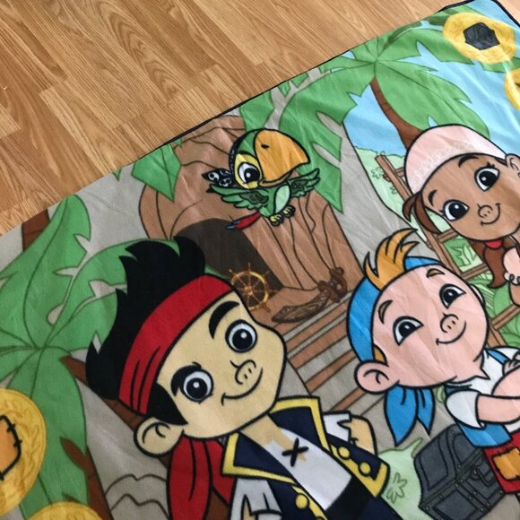 Disney Jake & The Never Land Pirates Roll Up Fleece Blanket 60" x 38" - Picture 3 of 10